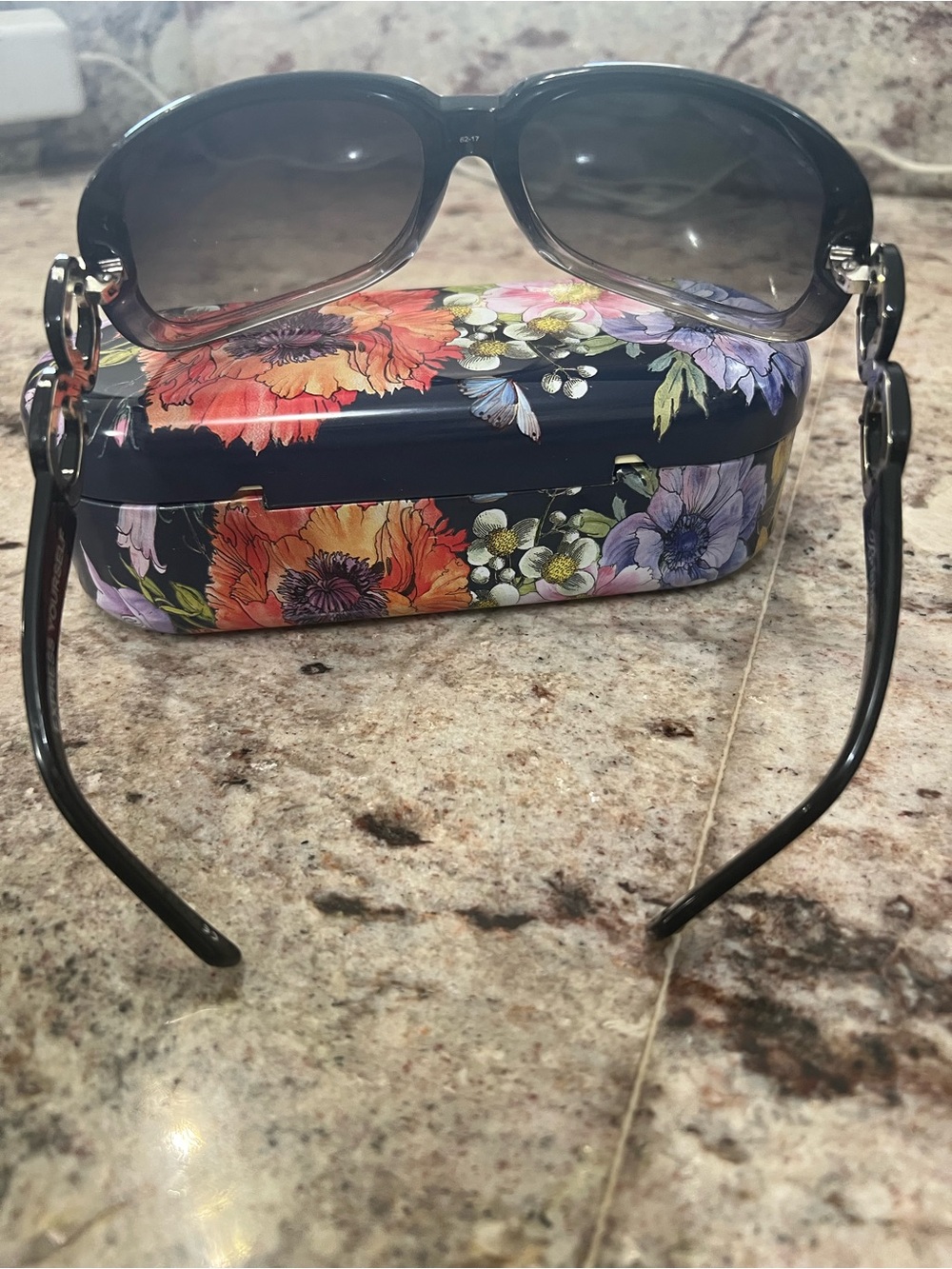 EUC!Brighton”Express Yourself”Black Sunglasses/Silver&CrystalArms/Case/No Damage - Picture 4 of 9